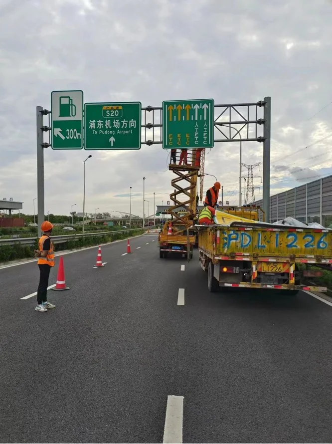 Highway Traffic Signs — signage reference 04